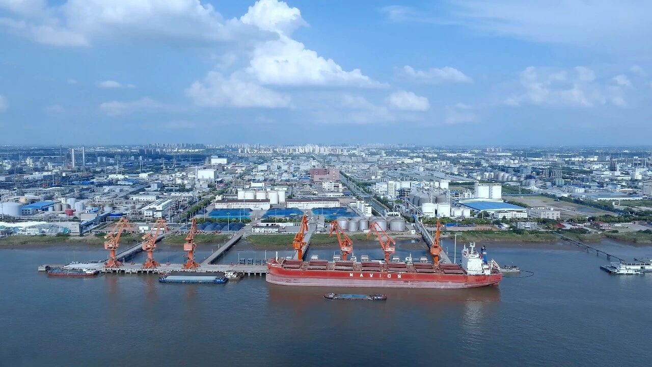 【媒体视窗】深入贯彻落实市委全会精神——专访泰兴经济开发区党工委副书记、管委会主任顾铁军